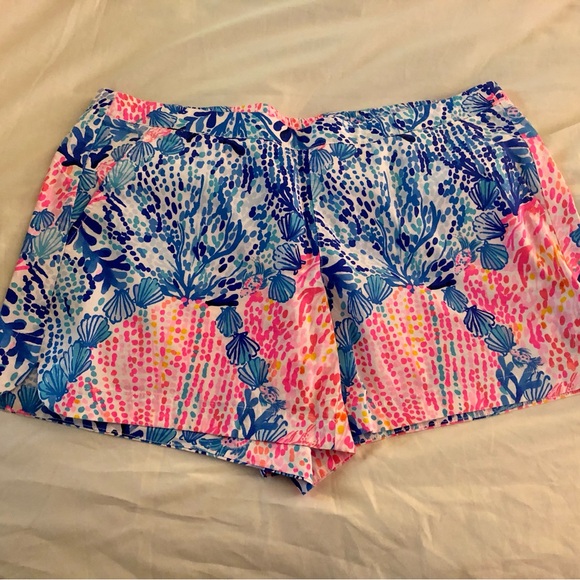 Lilly Pulitzer 5in Ocean View Shorts in Resort White Sway with Me - Picture 1 of 3